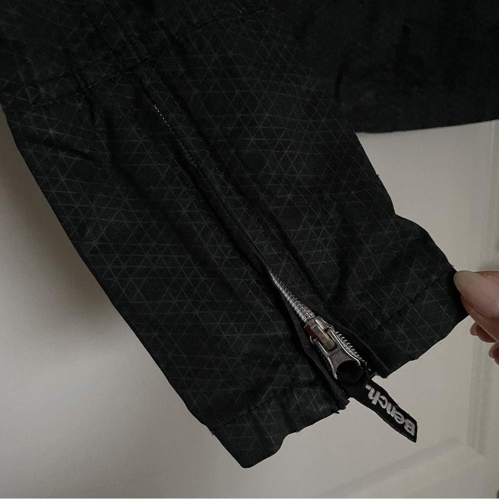 Bench Windbreaker - Picture 5 of 6